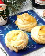 Слойки-розочки с курицей и сыром