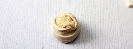 слойки-розочки с курицей и сыром. Шаг 12