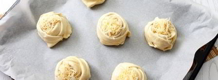 слойки-розочки с курицей и сыром. Шаг 13