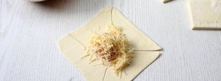 слойки-розочки с курицей и сыром. Шаг 9