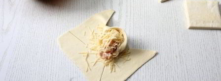 слойки-розочки с курицей и сыром. Шаг 10