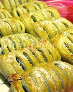 Слойки с черникой