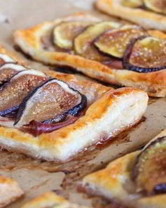 Слойки с инжиром и ветчиной