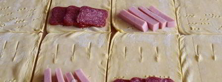 слойки с колбасой и сыром. Шаг 7