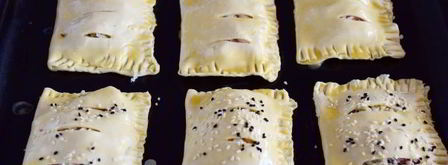 слойки с колбасой и сыром. Шаг 11