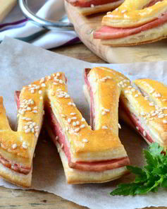 Слойки с колбасой Зигзаг