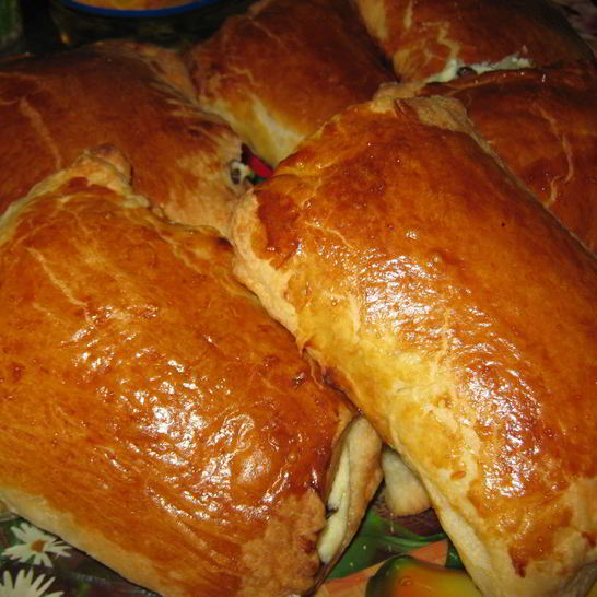 Рецепт слоек с творогом и изюмом