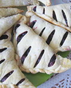 Слойки с вишней