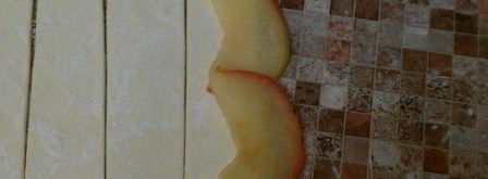 слойки с яблоками розочки. Шаг 3