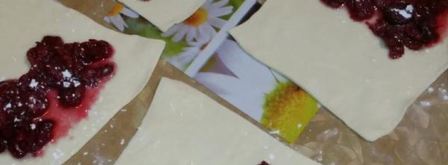 слойки вишенка из готового теста. Шаг 6