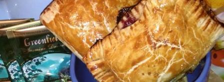 слойки вишенка из готового теста. Шаг 10