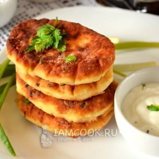 Рецепт несладких сырников с начинкой из яйца и зеленого лука