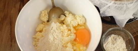 несладкие сырники с начинкой из яйца и зеленого лука. Шаг 4