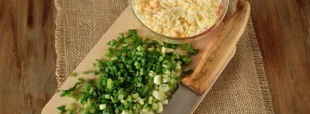 несладкие сырники с начинкой из яйца и зеленого лука. Шаг 6