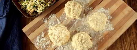 несладкие сырники с начинкой из яйца и зеленого лука. Шаг 8