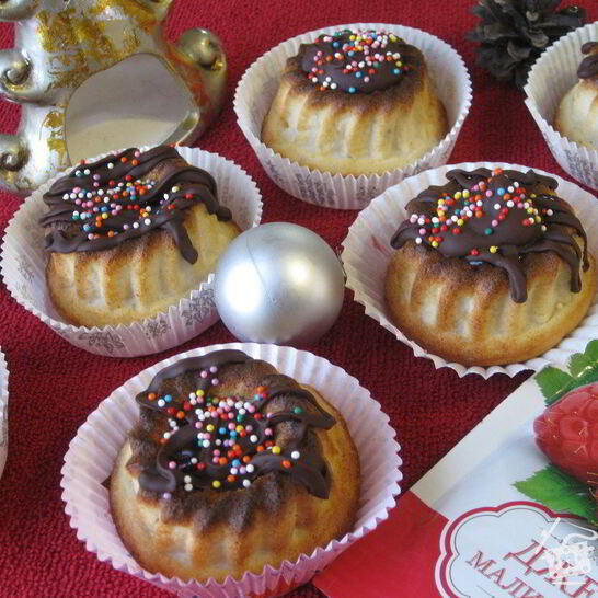 Рецепт нежных творожников малиновый вулкан