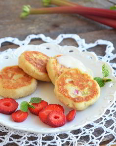 Овсяные сырники с ревенем