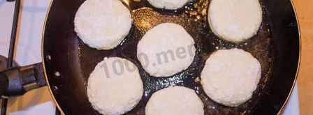 сырники классические из творога на сковороде. Шаг 12