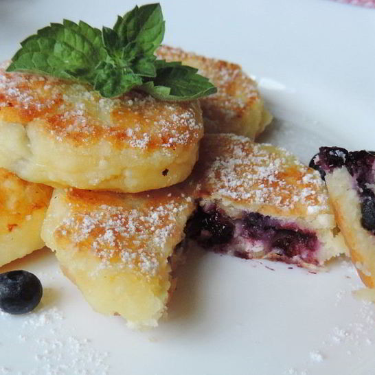 Рецепт сырников с черникой