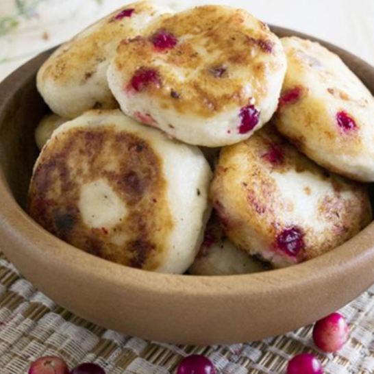 Рецепт сырников с клюквой