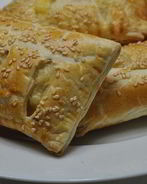 Слоеное тесто с сыром в духовке