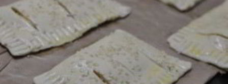 слоеное тесто с сыром в духовке. Шаг 3