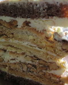 Бисквитный торт с безе