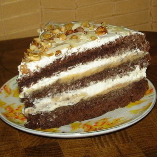 Рецепт шоколадного бисквита с бананами и сливками