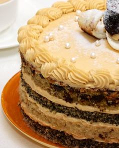 Торт с маком и черносливом