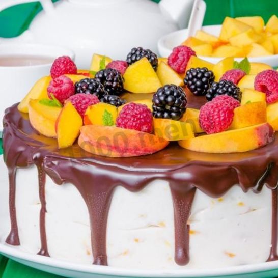 Рецепт торта с шоколадными подтеками и фруктами