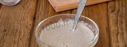 торт с шоколадными подтеками и фруктами. Шаг 15