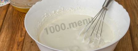 торт с шоколадными подтеками и фруктами. Шаг 17