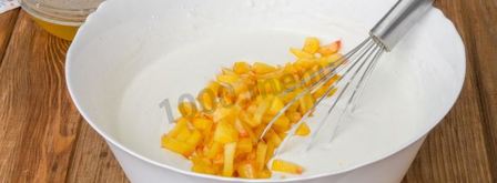 торт с шоколадными подтеками и фруктами. Шаг 18