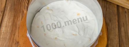 торт с шоколадными подтеками и фруктами. Шаг 20