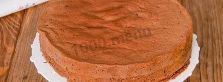 торт с шоколадными подтеками и фруктами. Шаг 8