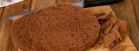 торт с шоколадными подтеками и фруктами. Шаг 9