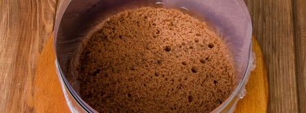 торт с шоколадными подтеками и фруктами. Шаг 10