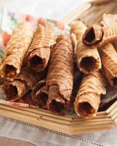 Хрустящие вафельные трубочки по-домашнему