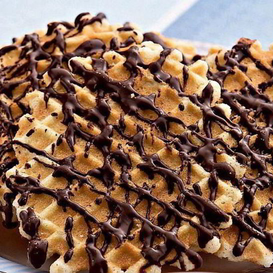 Рецепт цитрусовых вафель с шоколадным соусом