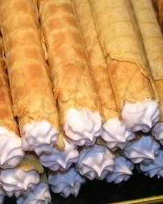 Вафельные трубочки с кремом