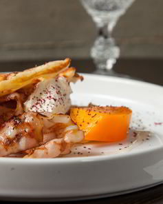 Вафли с беконом, творогом и медом