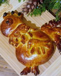 Выпечка в виде петуха