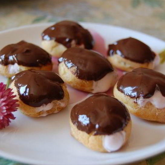 Рецепт мини-эклеров с клубничным кремом