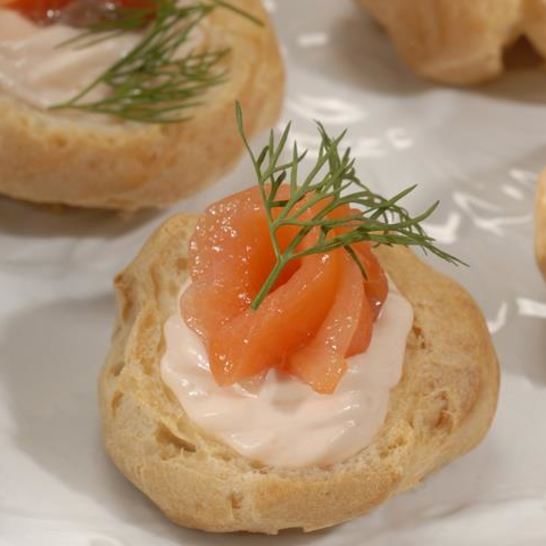 Рецепт профитролей с лососем