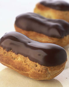 Эклеры с шоколадной глазурью и заварным кремом