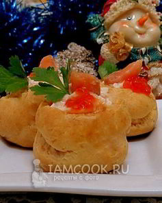 Закусочные профитроли с лососем