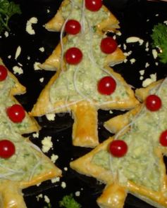Закусочные слойки Новогодние елки