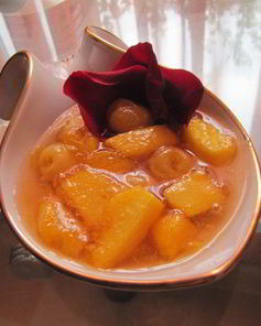 Джем из черешни и персиков с лепестками роз