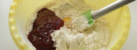 гугельхопф с джемом, миндалем и клюквой. Шаг 3