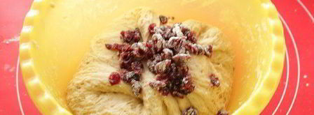 гугельхопф с джемом, миндалем и клюквой. Шаг 8